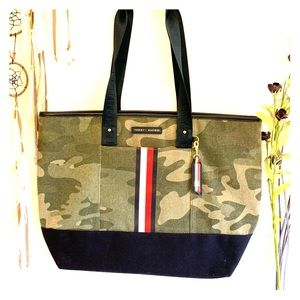 Tommy Hilfiger Camo Laptop Bag